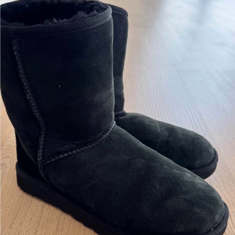 UGG Classic Short Black Boots – Size 8 US / 39 EU (Authentic)